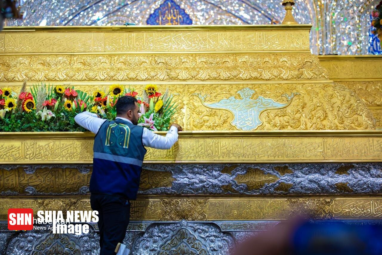 گل آرایی حرم  امام حسین(ع) به مناسبت میلاد حضرت زینب(س)