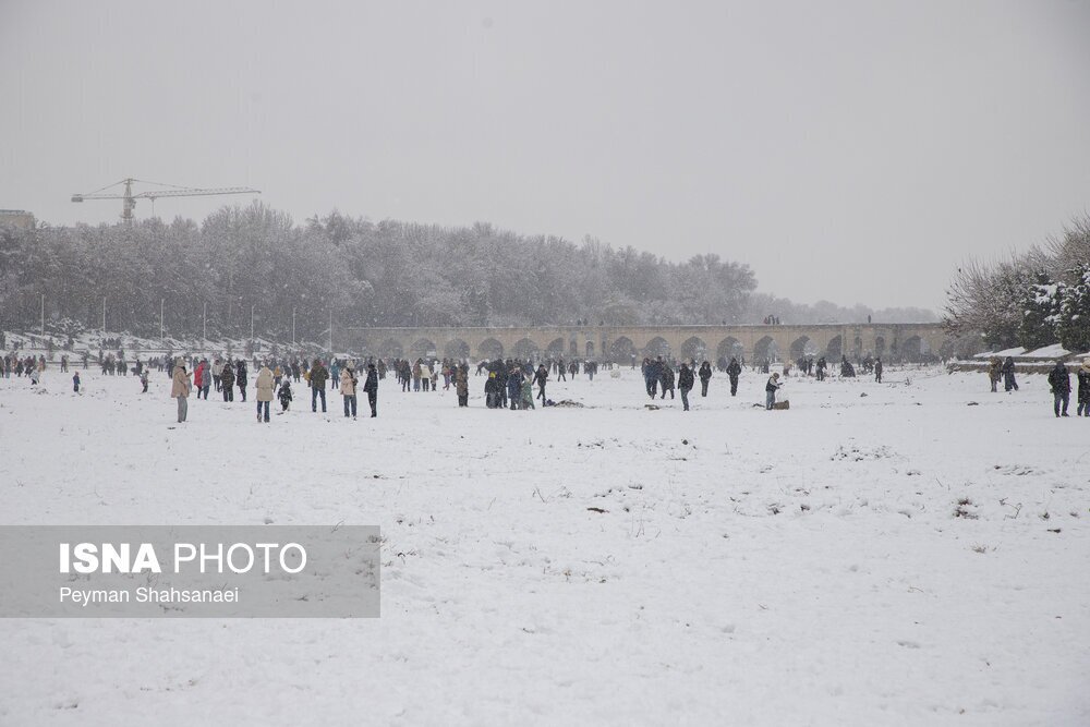 تصاویری باورنکردنی از شدت بارش برف در نصف جهان