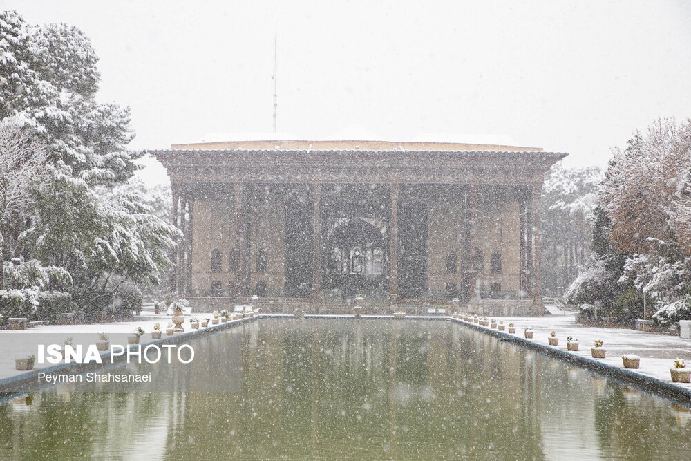 تصاویری باورنکردنی از شدت بارش برف در نصف جهان