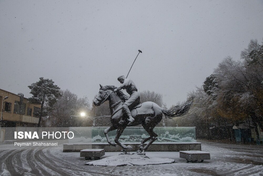 تصاویری باورنکردنی از شدت بارش برف در نصف جهان