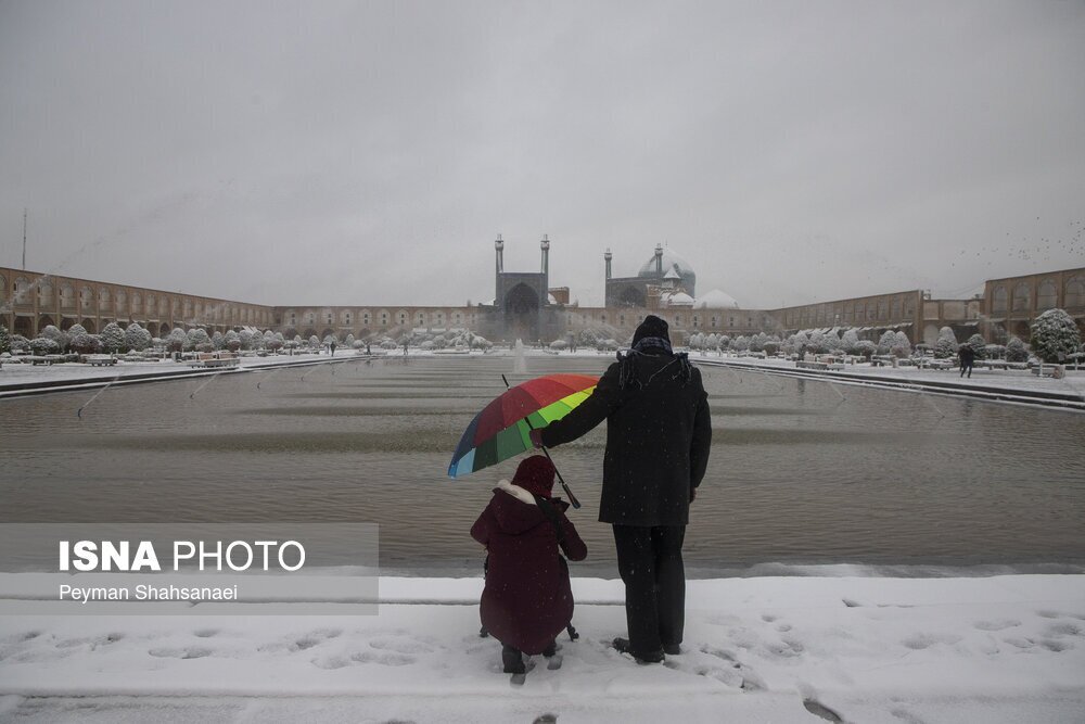 تصاویری باورنکردنی از شدت بارش برف در نصف جهان