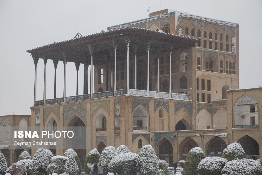 تصاویری باورنکردنی از شدت بارش برف در نصف جهان