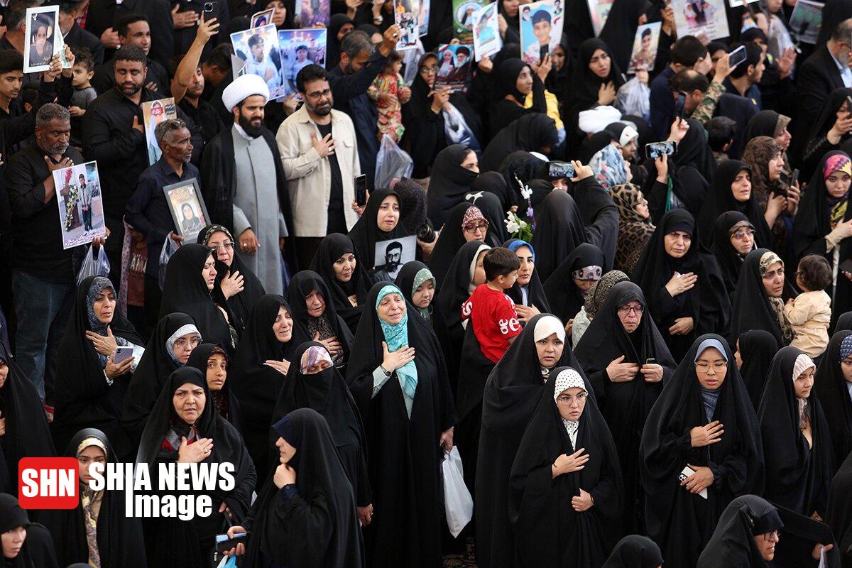 تشرف خانواده شهدای دانشآموز میناب به حرم بانوی کرامت در روز دختر تشرف خانواده شهدای دانشآموز میناب به حرم بانوی کرامت در روز دختر
