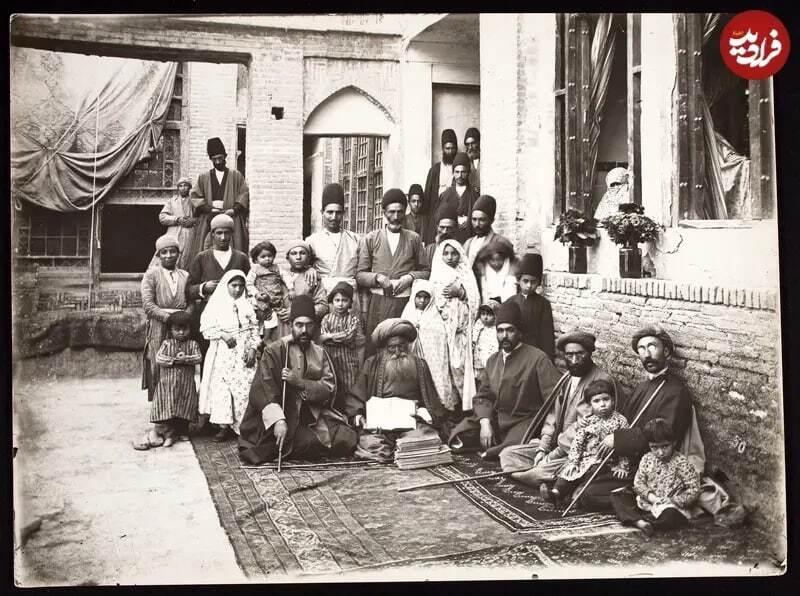 عکس قدیمی از یک خانوادۀ ایرانی در دوران قاجار عکس قدیمی از یک خانوادۀ ایرانی در دوران قاجار