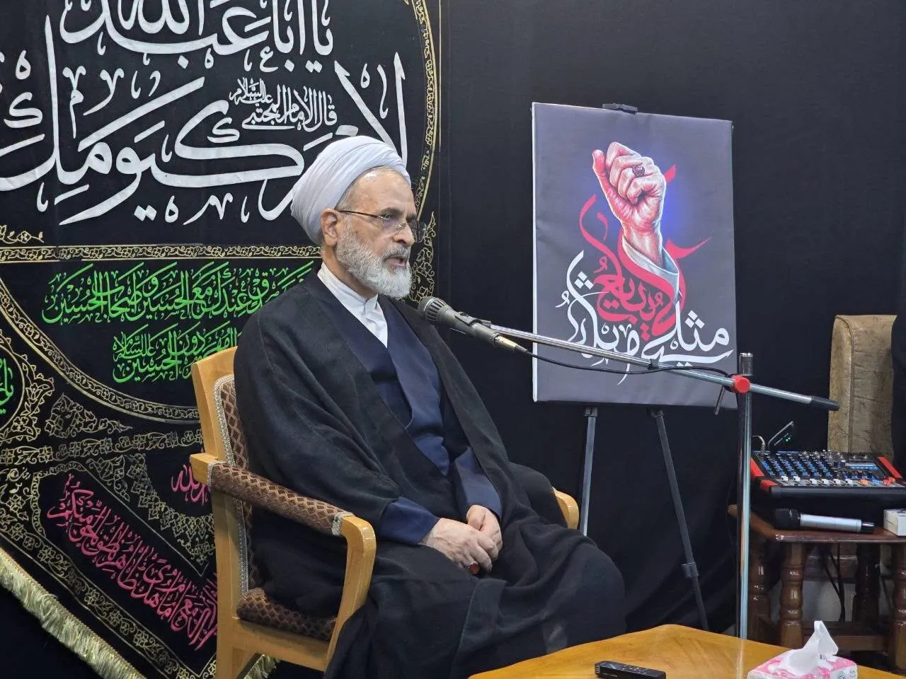 در سفر اربعینی آیت الله اعرافی به عراق نشست صمیمی مدیر حوزه های علمیه جمهوری اسلامی ایران با علمای نجف اشرف برگزار شد.