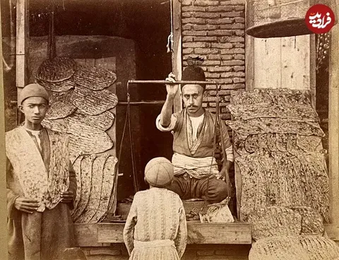 عکسی قدیمی از نانوایی قاجاری