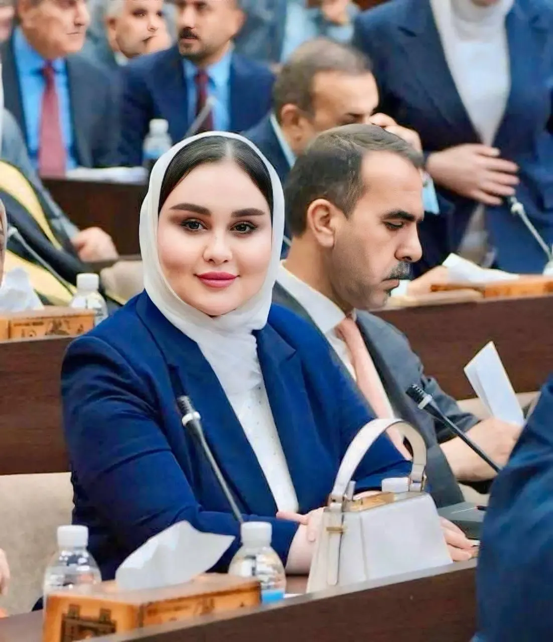 علی الزیدی نخست‌وزیر عراق که عمر فعالیت‌ سیاسی‌اش کمتر از هر نخست‌وزیر دیگر در تاریخ این کشور است، به تازگی کارزاری علیه فساد در بغداد به راه انداخته که نوک حملاتش را به سمت مقامات ارشد و چهره‌های شناخته شده گرفته است.