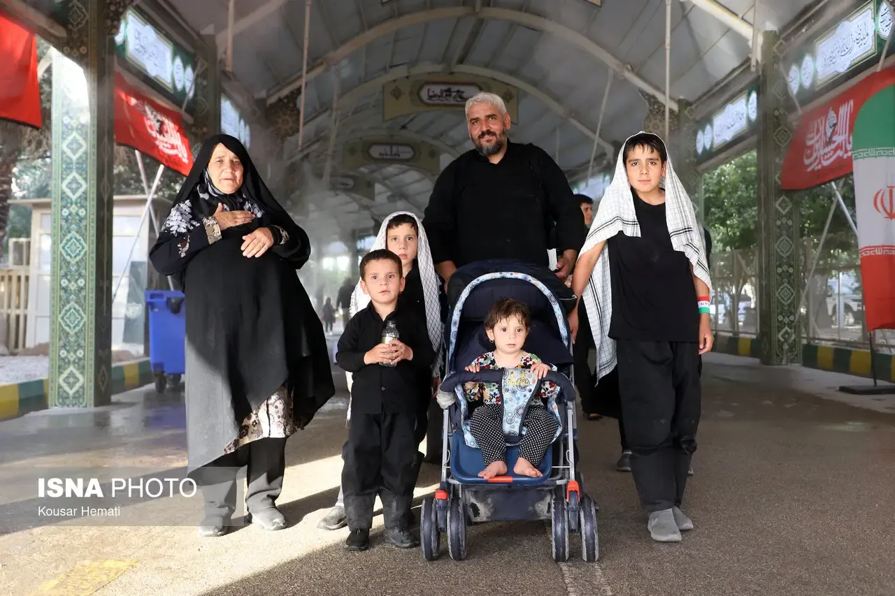 تصاویری از تردد زائران اربعین در مرز خسروی تصاویری از تردد زائران اربعین در مرز خسروی