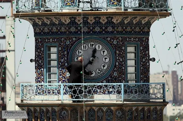تنظیم ساعت حرم امام رضا(ع) چگونه است؟