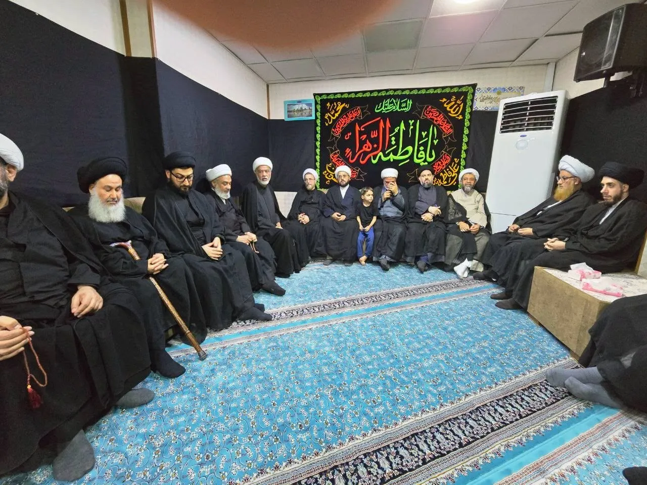 در سفر اربعینی آیت الله اعرافی به عراق نشست صمیمی مدیر حوزه های علمیه جمهوری اسلامی ایران با علمای نجف اشرف برگزار شد.