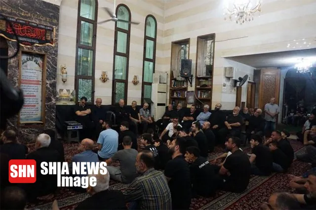 همزمان با فرارسیدن ایام سوگواری ماه محرم، مراسم عزاداری شب های عاشورا در مناطق گوناگون لبنان با حضور پرشور هیئت های حسینی و اقشار مختلف مردم ادامه دارد.