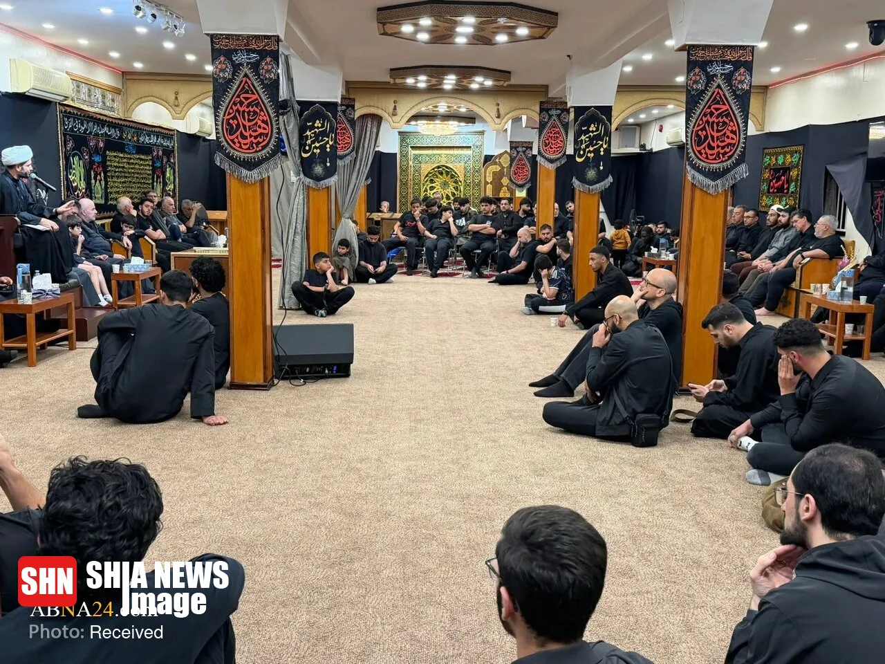 همزمان با فرارسیدن ماه محرم و ایام سوگواری حضرت اباعبدالله الحسین(ع)، مراسم عزاداری و بزرگداشت قیام عاشورا با حضور جمعی از شیعیان در مرکز اهلبیت(ع) شهر مونترال کانادا برگزار شد. همزمان با فرارسیدن ماه محرم و ایام سوگواری حضرت اباعبدالله الحسین(ع)، مراسم عزاداری و بزرگداشت قیام عاشورا با حضور جمعی از شیعیان در مرکز اهلبیت(ع) شهر مونترال کانادا برگزار شد.