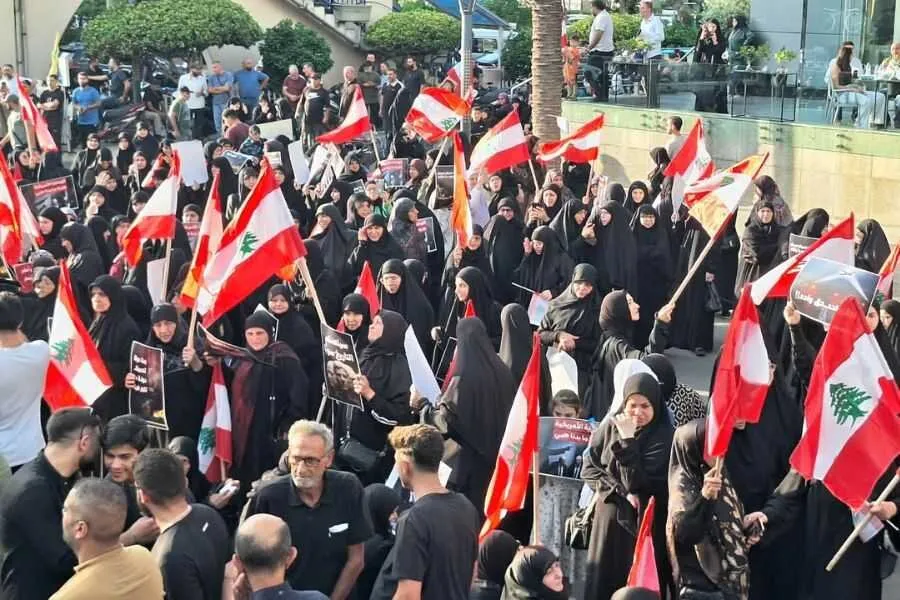 تجمع اعتراضی در اعتراض به تداوم ممنوعیت پروازها میان لبنان و ایران تجمع اعتراضی در اعتراض به تداوم ممنوعیت پروازها میان لبنان و ایران