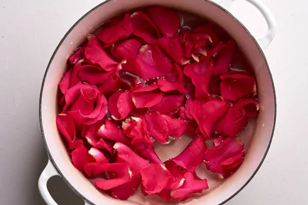 فوت و فن تهیه شربت گل محمدی خانگی
