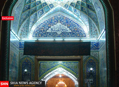 تصویری از درب قبله حرم مطهر حضرت اباعبدالله الحسین (علیه السلام)