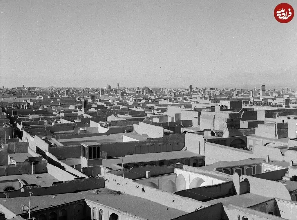 تصویری از شهر یزد را در سال ۱۳۳۰ شمسی (حدود ۷۵ سال قبل) ملاحظه میکنید. تصویری از شهر یزد را در سال ۱۳۳۰ شمسی (حدود ۷۵ سال قبل) ملاحظه میکنید.