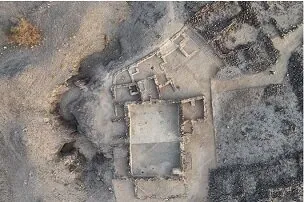 مسجدی باستانی متعلق به قرن اول هجری (قرن هفتم میلادی) مسجدی باستانی متعلق به قرن اول هجری (قرن هفتم میلادی)