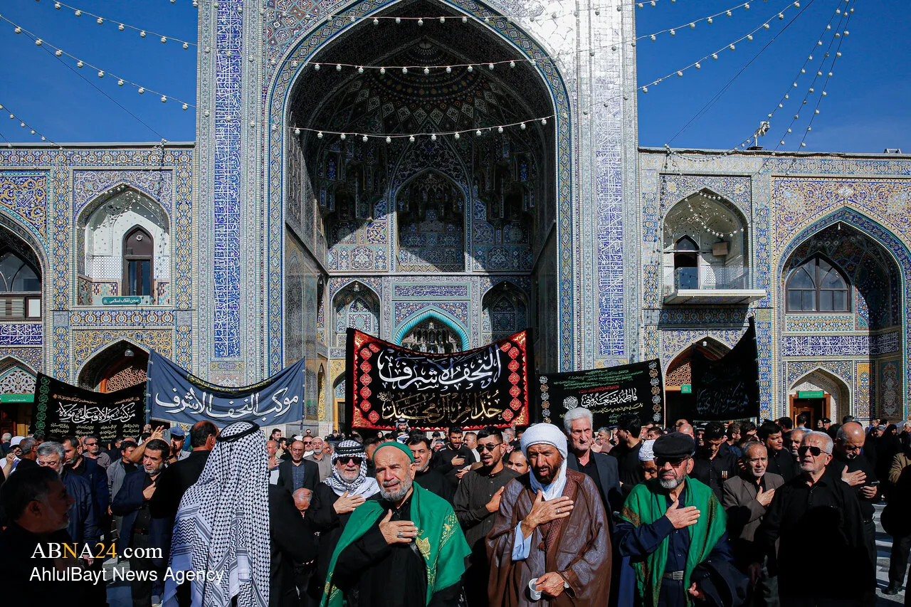 همزمان با سالروز شهادت حضرت فاطمه زهرا(س)، زائران حرم مطهر رضوی با ذکر توسل و برپایی دستههای عزاداری به سوگواری پرداختند. در این میان، دسته عزاداری خادمان حرم مطهر امام علی(ع) از نجف اشرف نیز جلوهای از ارادت محبان اهلبیت(ع) به بانوی دو عالم را به نمایش همزمان با سالروز شهادت حضرت فاطمه زهرا(س)، زائران حرم مطهر رضوی با ذکر توسل و برپایی دستههای عزاداری به سوگواری پرداختند. در این میان، دسته عزاداری خادمان حرم مطهر امام علی(ع) از نجف اشرف نیز جلوهای از ارادت محبان اهلبیت(ع) به بانوی دو عالم را به نمایش
