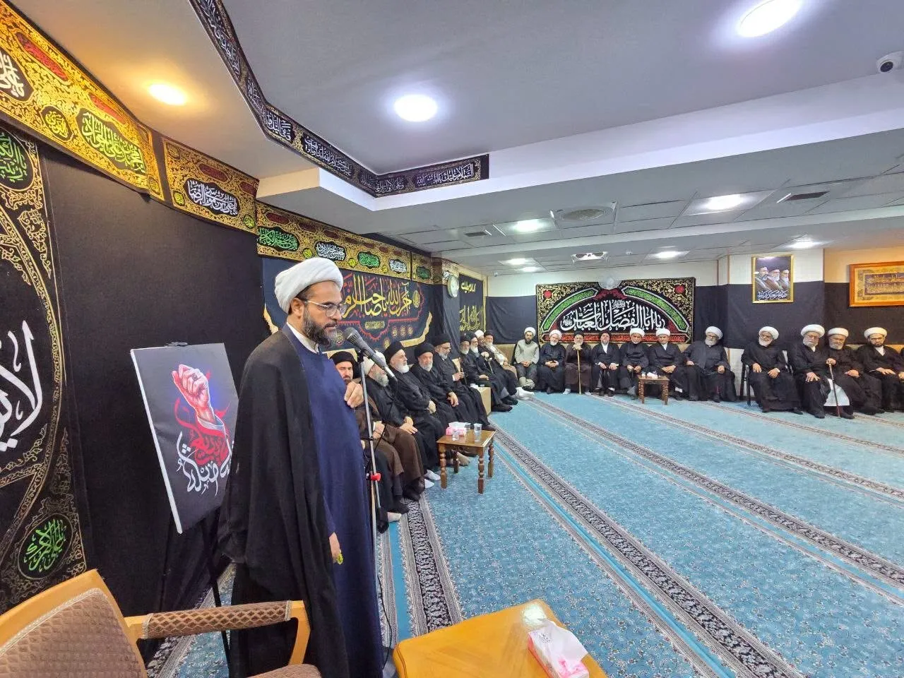 در سفر اربعینی آیت الله اعرافی به عراق نشست صمیمی مدیر حوزه های علمیه جمهوری اسلامی ایران با علمای نجف اشرف برگزار شد.