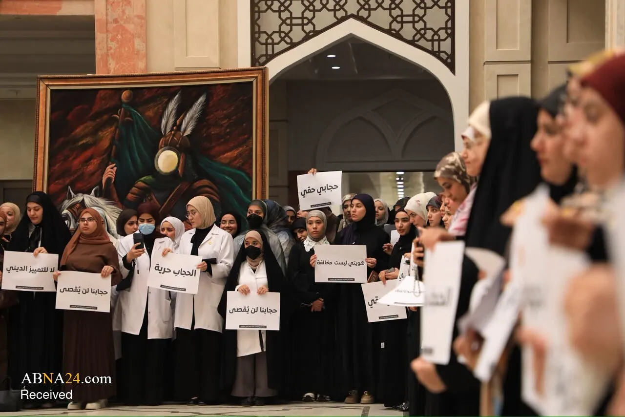 تجمع همبستگی با دانشجویان محجبه آذربایجان در کربلا