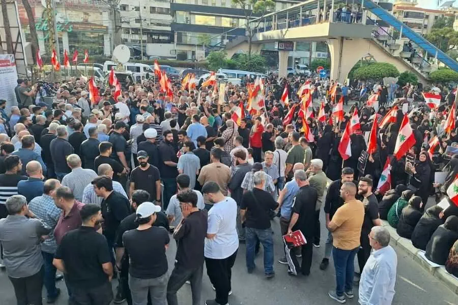 تجمع اعتراضی در اعتراض به تداوم ممنوعیت پروازها میان لبنان و ایران تجمع اعتراضی در اعتراض به تداوم ممنوعیت پروازها میان لبنان و ایران