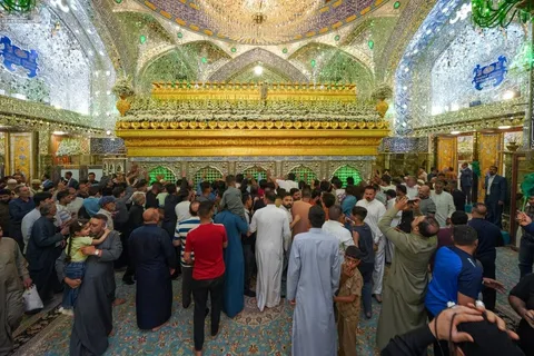 تصاویری زیبا از گل‌آرایی حرم امیرالمومنین (ع)