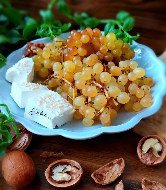 میوه با پنیر میوه با پنیر