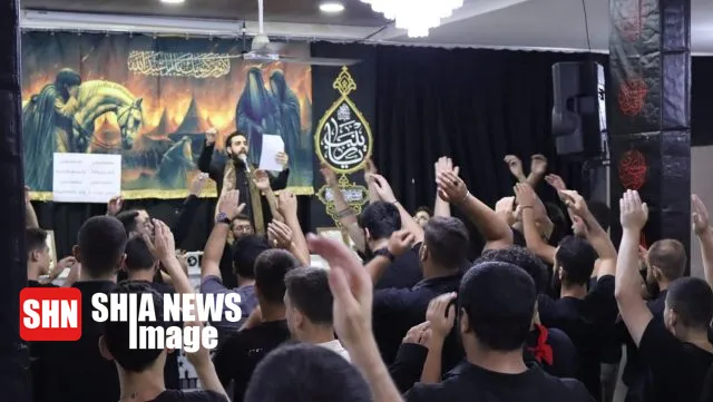 همزمان با فرارسیدن ایام سوگواری ماه محرم، مراسم عزاداری شب های عاشورا در مناطق گوناگون لبنان با حضور پرشور هیئت های حسینی و اقشار مختلف مردم ادامه دارد.