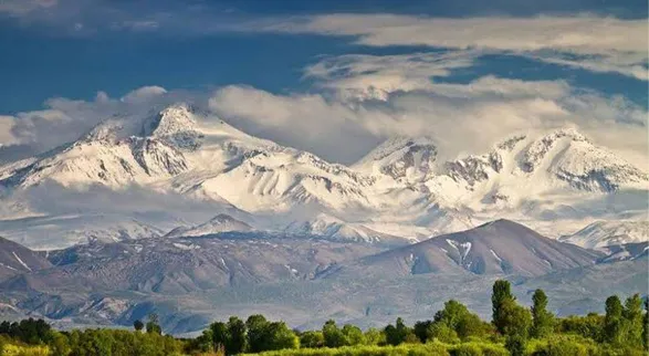 بارش سنگین برف تابستانی در این نقطه ایران