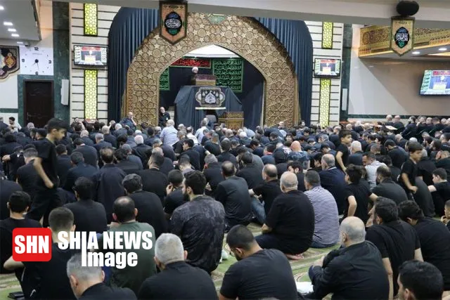 همزمان با فرارسیدن ایام سوگواری ماه محرم، مراسم عزاداری شب های عاشورا در مناطق گوناگون لبنان با حضور پرشور هیئت های حسینی و اقشار مختلف مردم ادامه دارد.