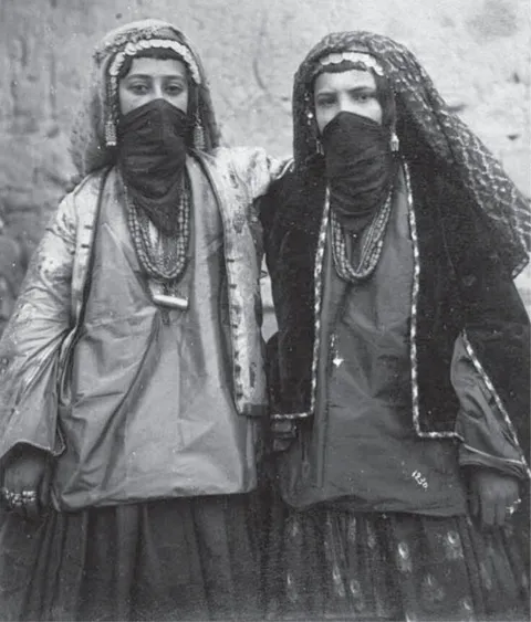 تصاویری از پوشش زنان قاجاری
