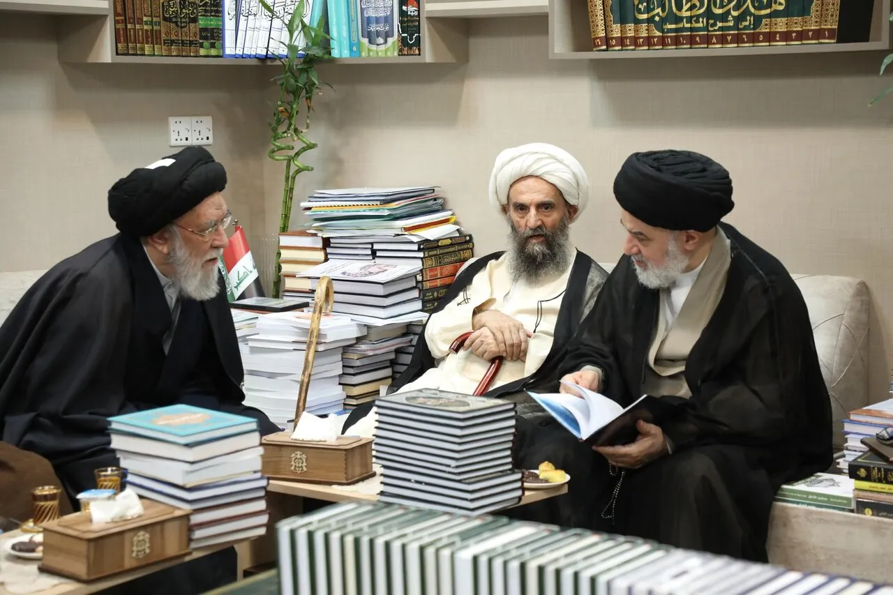 دیدار جمعی از اساتیدحوزه علمیه قم با نماینده آیت الله سیستانی + تصاویر
