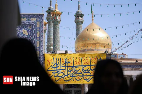 زائران حرم کریمه اهل‌بیت(س) در سالروز میلاد امام رضا(ع)