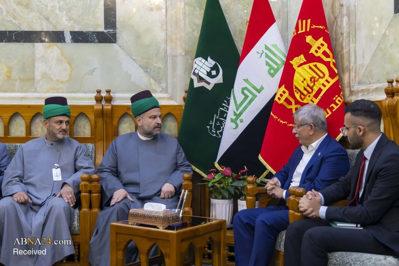نخست‌وزیر پیشین ترکیه در حرم حضرت ابوالفضل العباس(ع)