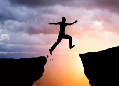 اَلشَّجاعَةُ عِزٌّ حاضِرٌ، اَلجُبنُ ذُلٌّ ظاهِرٌ | شجاعت عزّتی است آماده و ترس ذلّتی است آشکار. اَلشَّجاعَةُ عِزٌّ حاضِرٌ، اَلجُبنُ ذُلٌّ ظاهِرٌ | شجاعت عزّتی است آماده و ترس ذلّتی است آشکار.