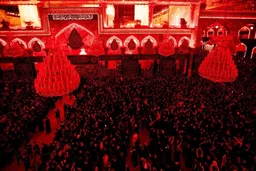 حرم امام حسین(ع) در شب اول محرم