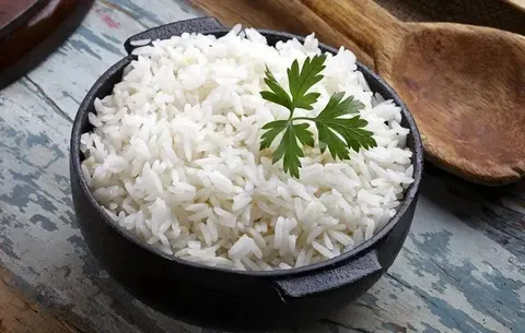 ۸  ترفند ساده برای خوردن برنج بدون چاقی