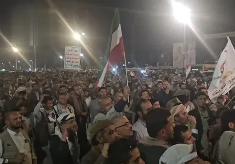 تجمع مردم صنعا در قدردانی از ایران