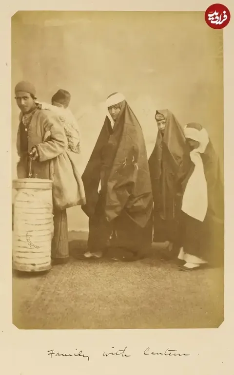 عکسی از یک خانواده ایرانی در دوران قاجار