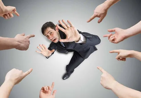 امروز بدون توجه به قضاوت ها برای آیندگان باید نوشت
