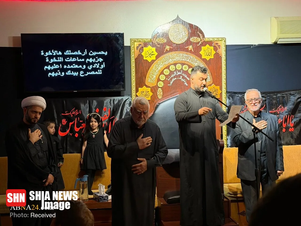 همزمان با فرارسیدن ماه محرم و ایام سوگواری حضرت اباعبدالله الحسین(ع)، مراسم عزاداری و بزرگداشت قیام عاشورا با حضور جمعی از شیعیان در مرکز اهلبیت(ع) شهر مونترال کانادا برگزار شد. همزمان با فرارسیدن ماه محرم و ایام سوگواری حضرت اباعبدالله الحسین(ع)، مراسم عزاداری و بزرگداشت قیام عاشورا با حضور جمعی از شیعیان در مرکز اهلبیت(ع) شهر مونترال کانادا برگزار شد.