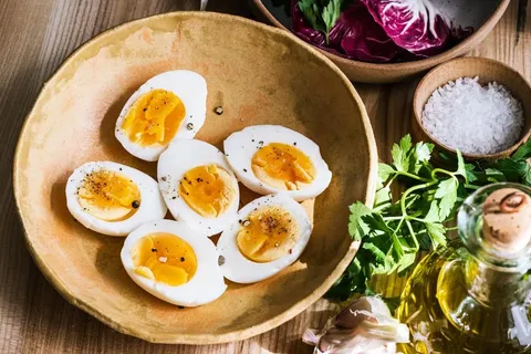چرا چربی به جذب ویتامین D کمک می‌کند؟