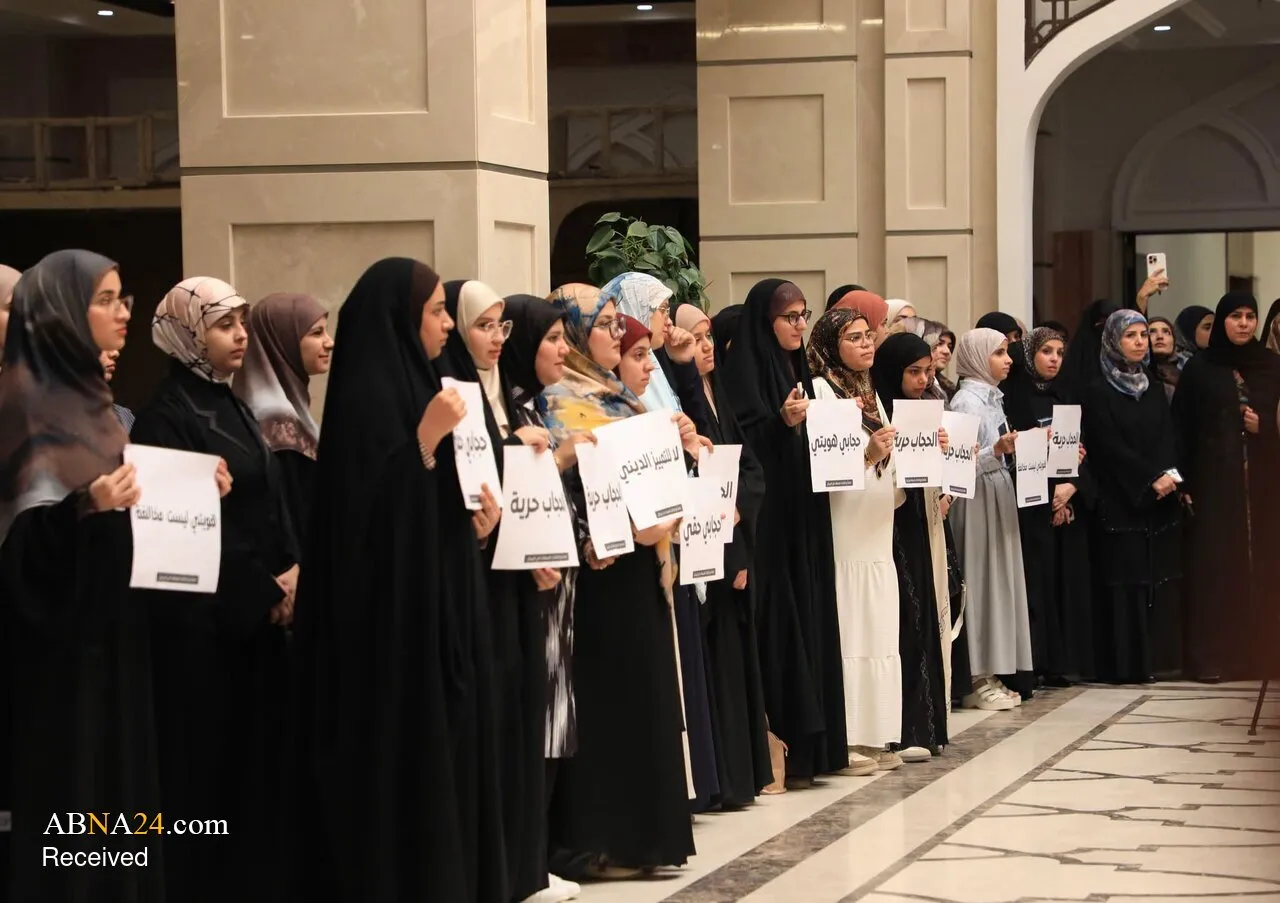 تجمع همبستگی با دانشجویان محجبه آذربایجان در کربلا