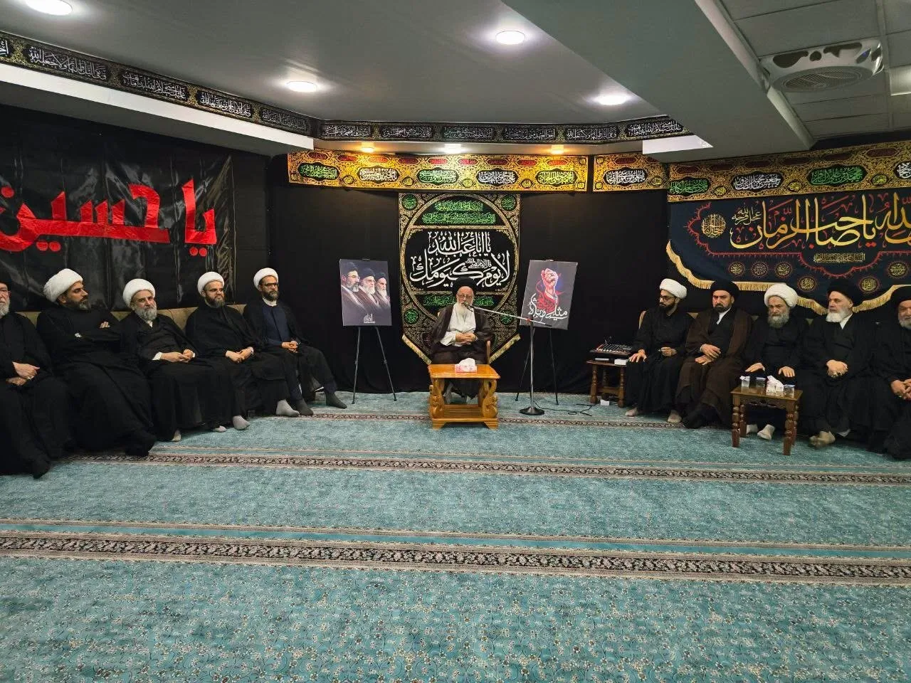 در سفر اربعینی آیت الله اعرافی به عراق نشست صمیمی مدیر حوزه های علمیه جمهوری اسلامی ایران با علمای نجف اشرف برگزار شد.